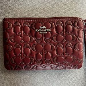 ✨EUC COACH WRISTLET✨